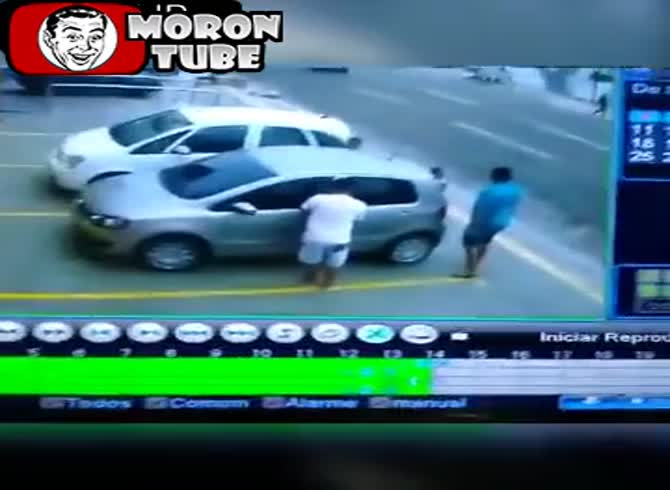 Video :Brazil - repeatedly shot in the head in front of his relatives